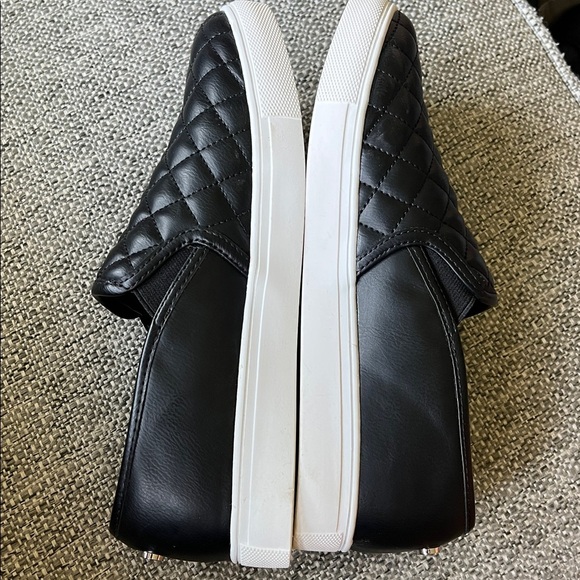 Steve Madden Electric/Eltro 1S1 Black Quilted Slip-On Sneakers Size 9 NWOT - Picture 2 of 8